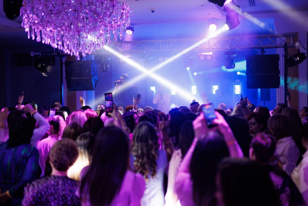Petrecere cu lumini și DJ la Palace by Orient Brăila